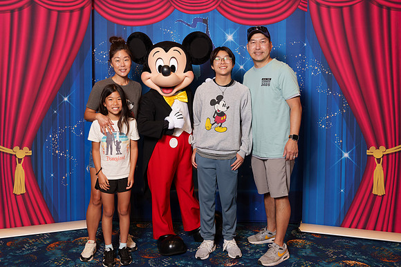 MICKEY_Disney_2025_93-08772