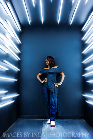 A_Toya-light-box-BLUE-edge-zoom