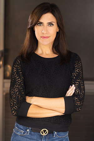 Angie-3861561_crop2
