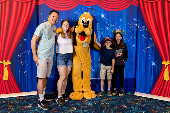 Pluto_Disney_2025_02-3934