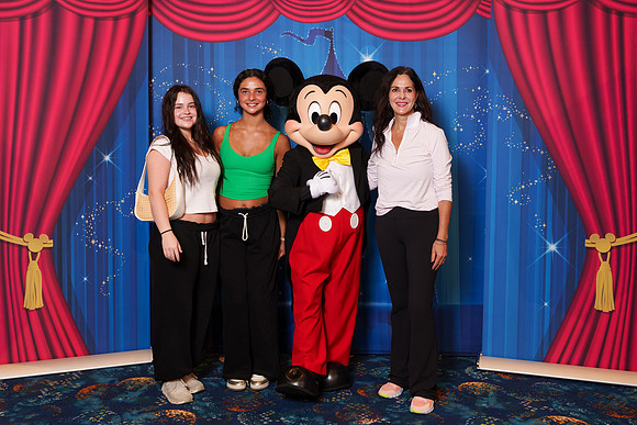 MICKEY_Disney_2025_24-08891