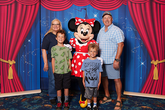 MINNIE_Disney_2025_70-08656