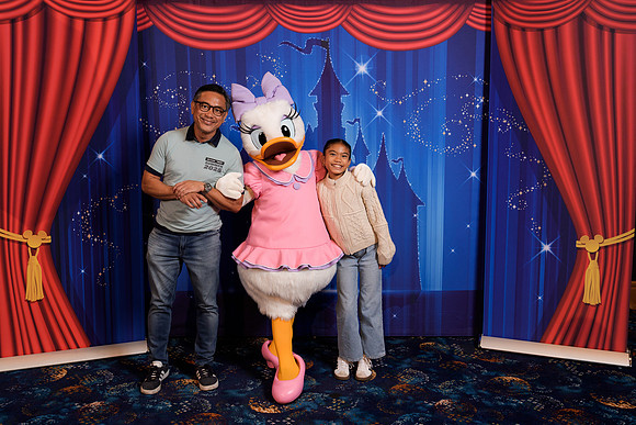 Daisy_Disney_2025_10-02306