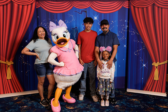 Daisy_Disney_2025_11-02305
