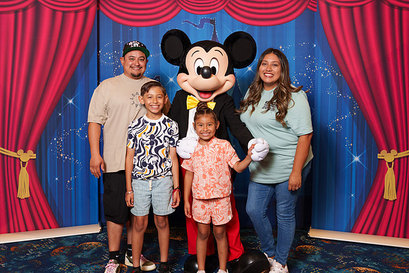MICKEY_Disney_2025_112-08844